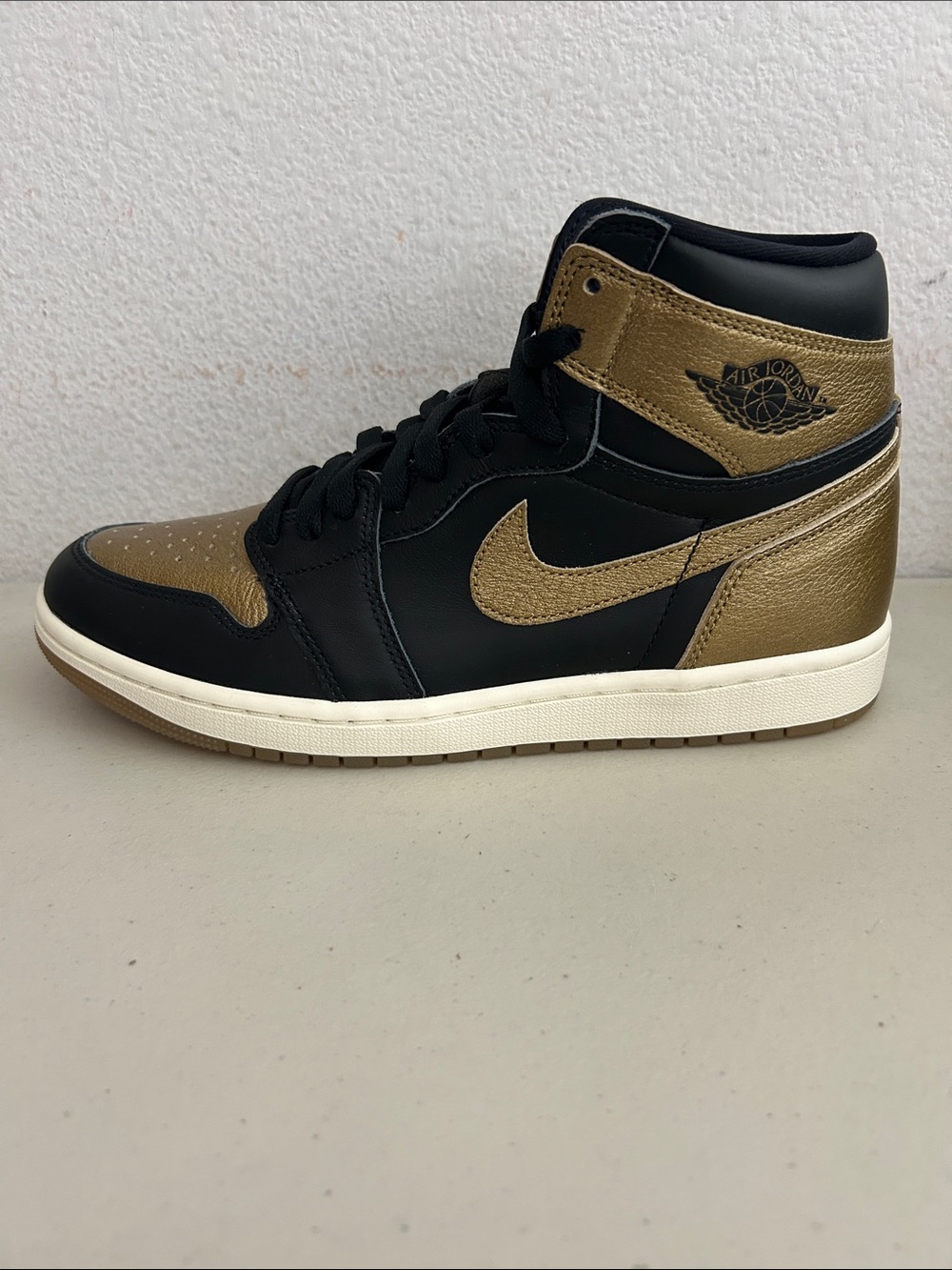 Nike Men Air Jordan 1 Retro High OG Blk/Metallic Gold Sail DZ5485-071 sz 9.5-12